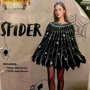 Halloween Costume (Spider) XL: 1 Web Crown & 1 Spider Poncho included.